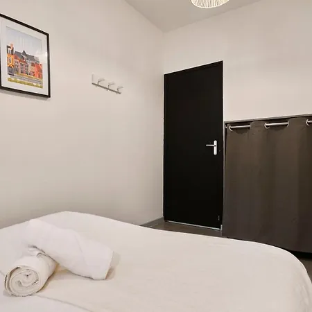 Apartment 4 Bedroom With Parking !