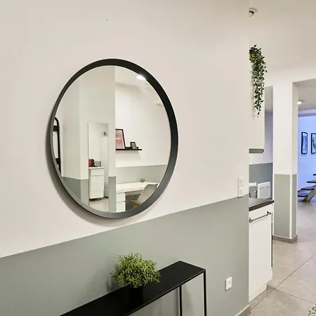 4 Bedroom With Parking ! Apartment