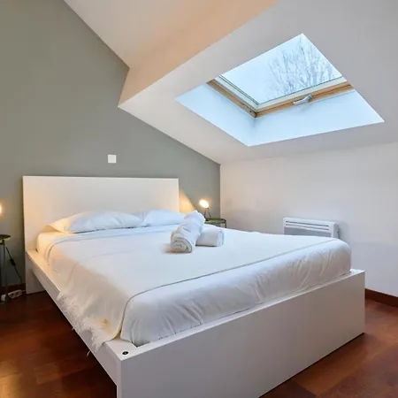 4 Bedroom With Parking !