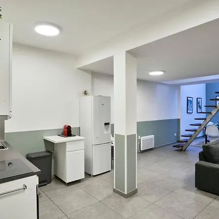 4 Bedroom With Parking ! * Lille
