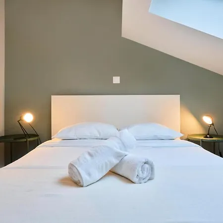 Apartment 4 Bedroom With Parking !