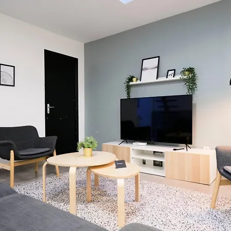 4 Bedroom With Parking ! * Lille