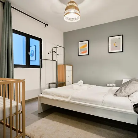 4 Bedroom With Parking ! *