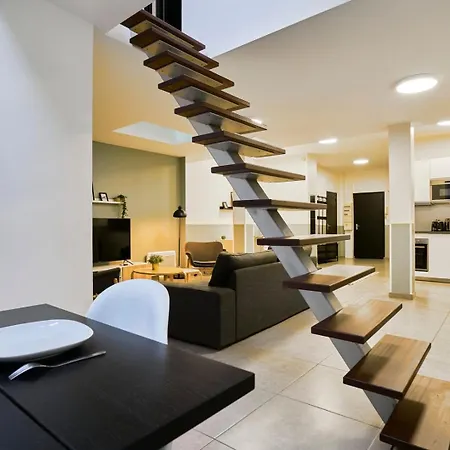 4 Bedroom With Parking ! * Lille