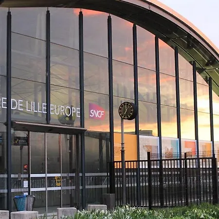 4 Bedroom With Parking !