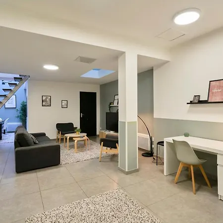 4 Bedroom With Parking ! Appartement *