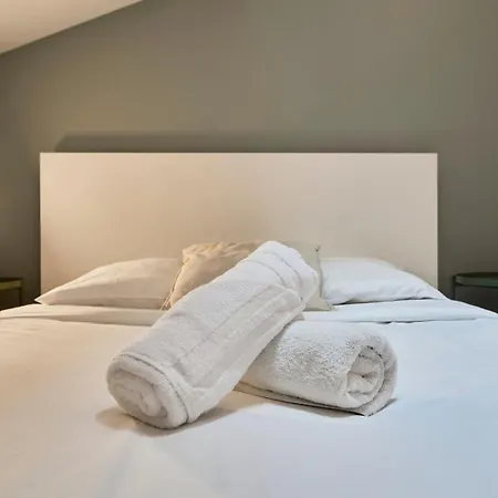 4 Bedroom With Parking ! *