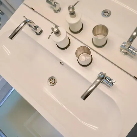 4 Bedroom With Parking ! Appartement *