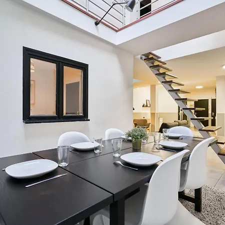 4 Bedroom With Parking ! Lägenhet *