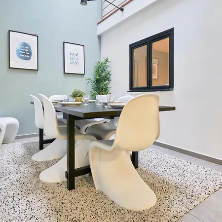 4 Bedroom With Parking !