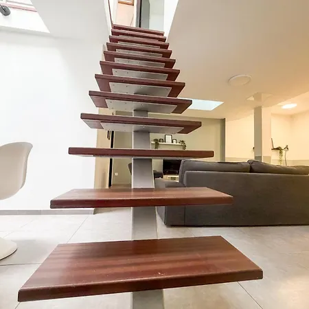 4 Bedroom With Parking ! Διαμέρισμα