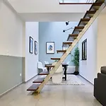 4 Bedroom With Parking ! *