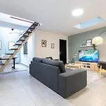 4 Bedroom With Parking ! Appartement *
