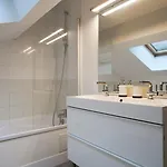 4 Bedroom With Parking ! Appartement *